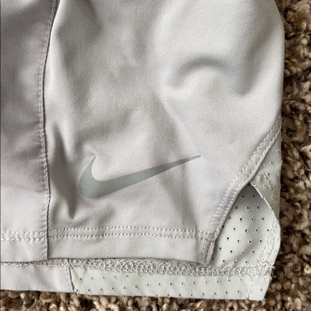 Women’s Nike running shorts - Picture 2 of 7